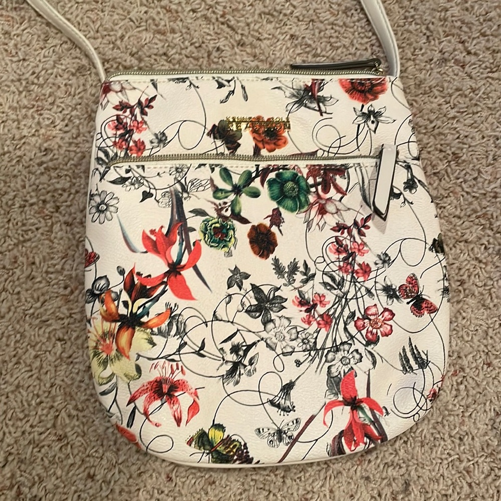 Kenneth Cole Reaction cross body bag💕 Like new!